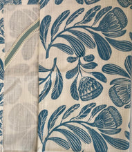 Load image into Gallery viewer, Flower Tea Towel set
